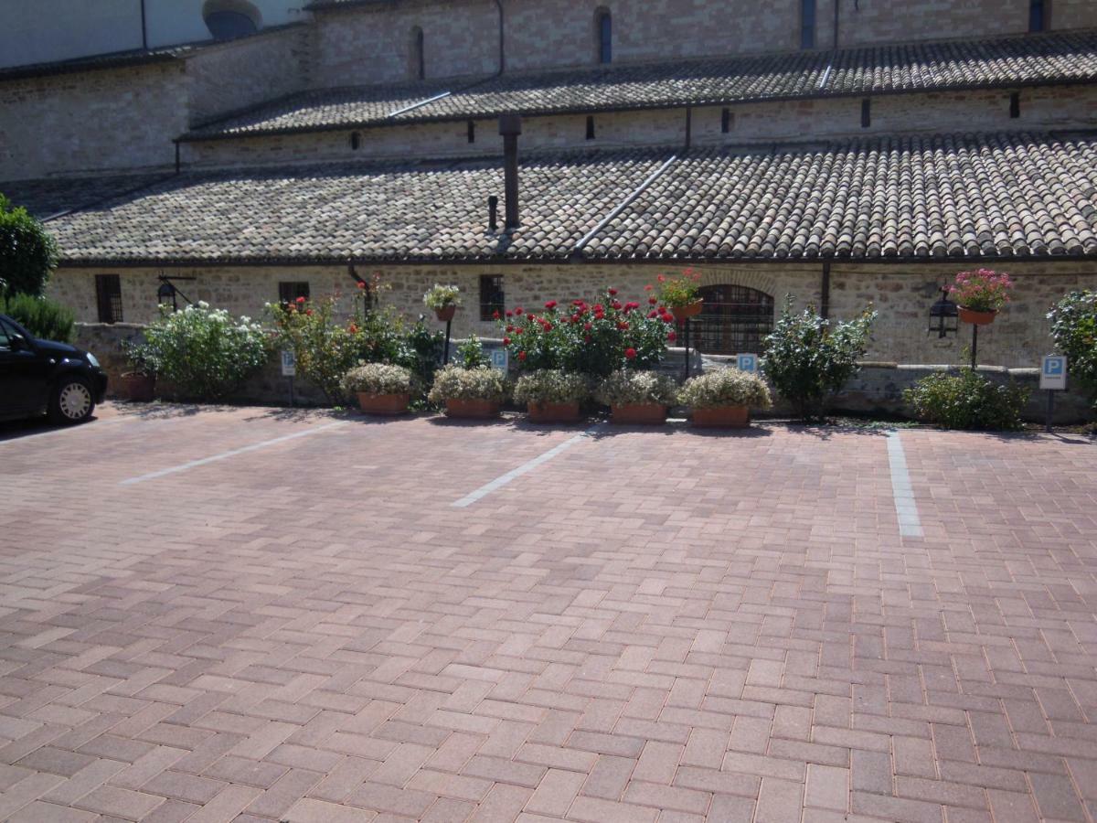 Апартаменты Il Turrione "App. Santa Chiara" Ассизи Экстерьер фото
