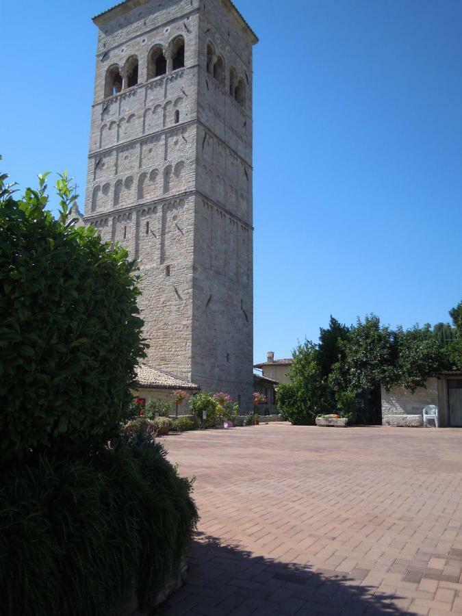 Апартаменты Il Turrione "App. Santa Chiara" Ассизи Экстерьер фото
